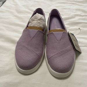 Toms mallows light orchid— size 10– brand new in box!